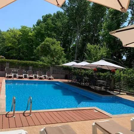 מלון Park And Pool Family נסבר